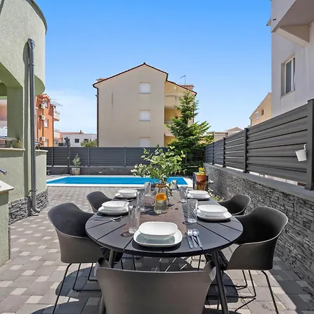 Semesterbostad S With Pool, Jacuzzi & Gym
