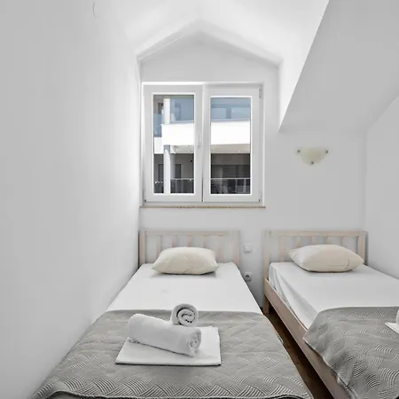 Semesterbostad S With Pool, Jacuzzi & Gym Vodice