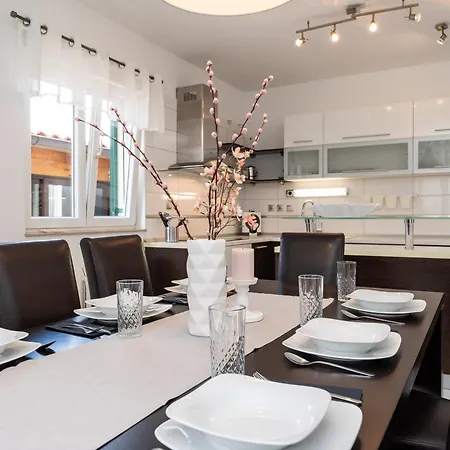 Semesterbostad S With Pool, Jacuzzi & Gym