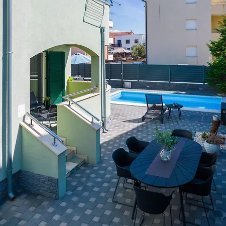 Semesterbostad S With Pool, Jacuzzi & Gym Vodice